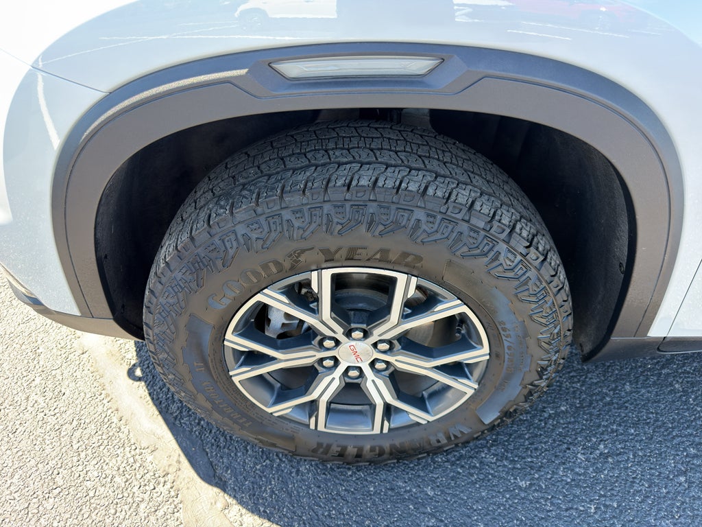 2024 GMC Acadia AT4