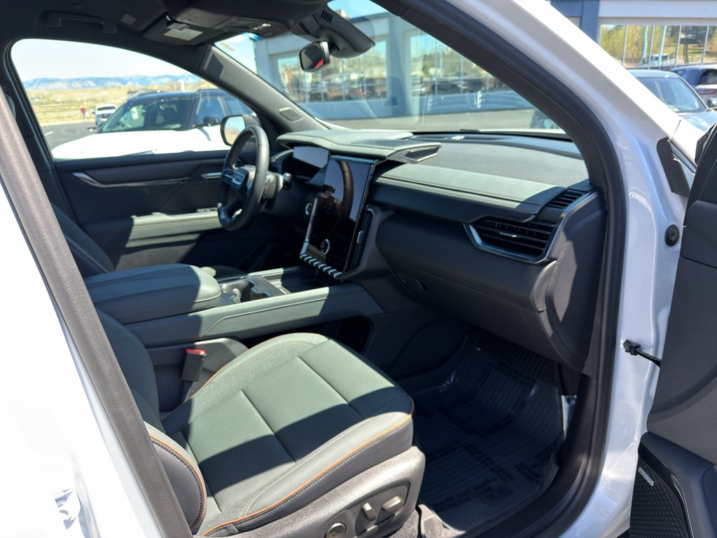 2024 GMC Acadia AT4