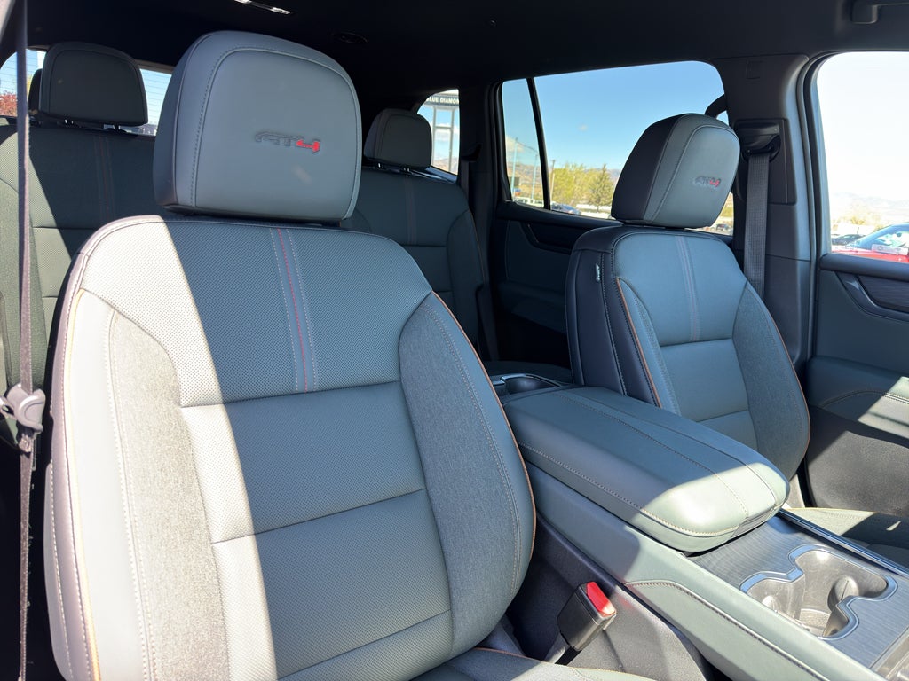 2024 GMC Acadia AT4