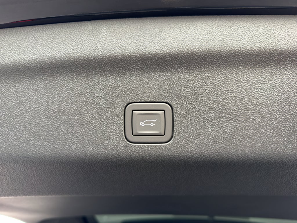 2026 GMC Yukon Denali Ultimate - Photo 31