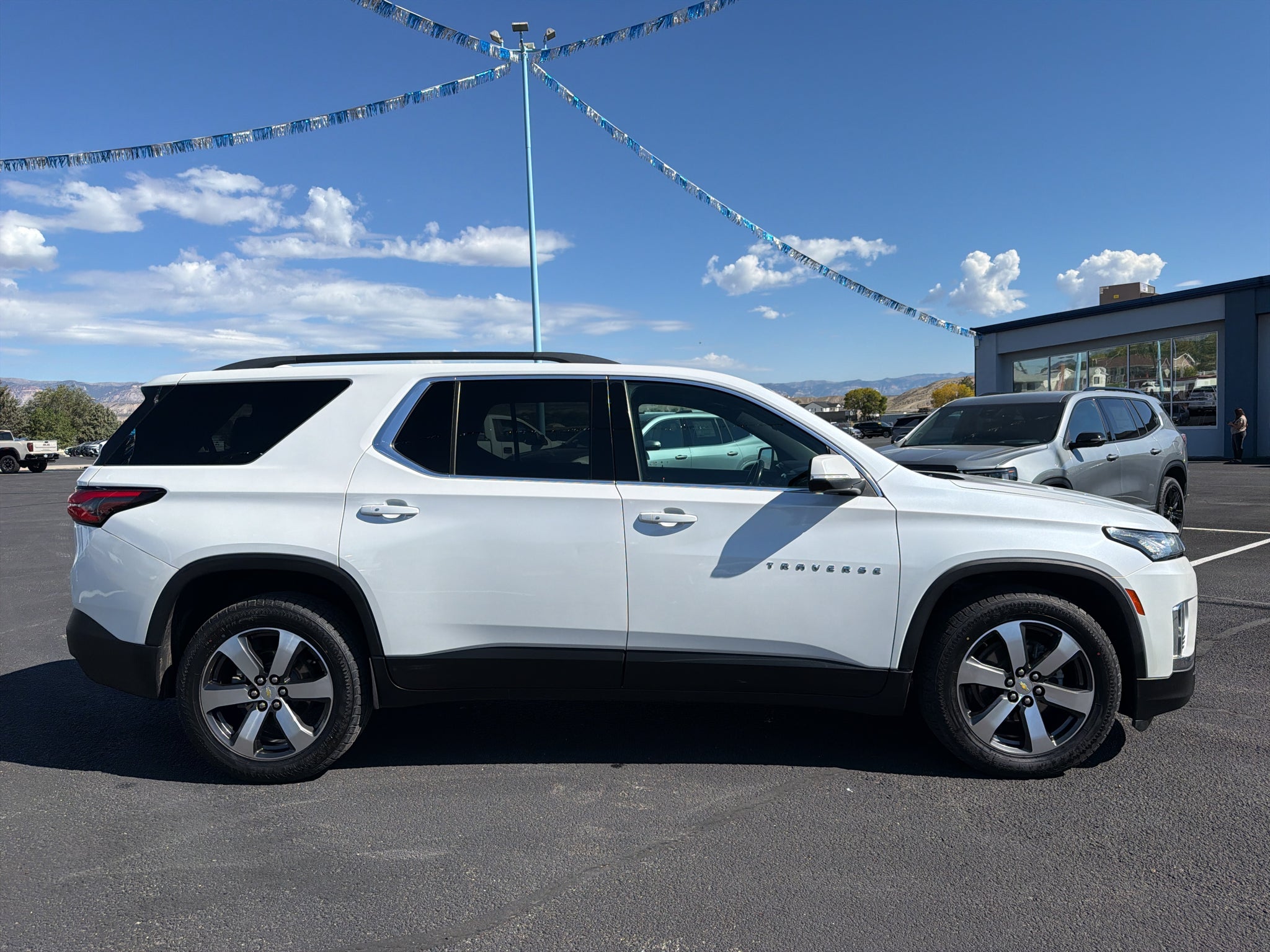 2022 Chevrolet Traverse LT Leather