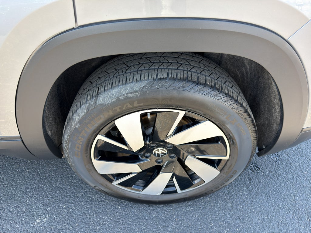 2025 Volkswagen Atlas Cross Sport 2.0T SE w/Technology