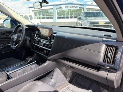 2025 Nissan Pathfinder SV