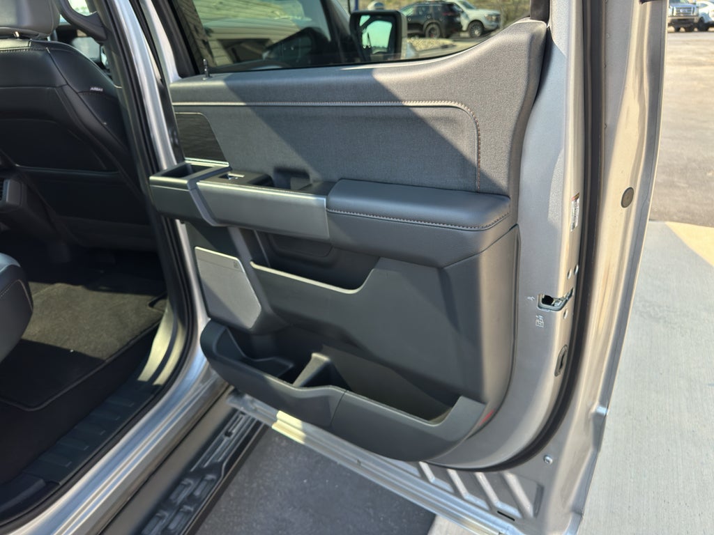 2025 Ford F-150 Lightning LARIAT